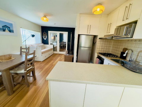 FORR64 - Cosy East Perth Retreat - Palm Beach Accommodation 4