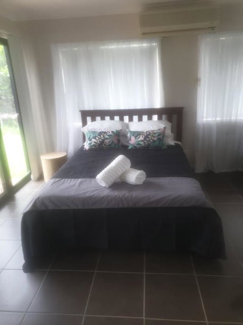 FRANGIPANI HOUSE - Palm Beach Accommodation 0