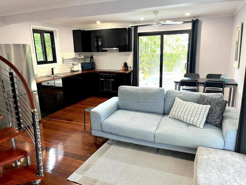 Gabba Central Lofthouse Sleeps5 Pets - Palm Beach Accommodation 4