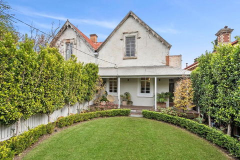 Gable House Geelong - Palm Beach Accommodation 0