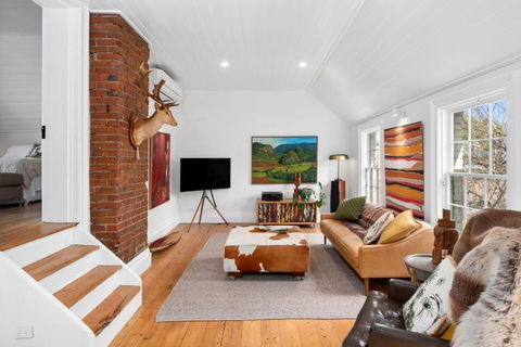 Gable House Geelong - Palm Beach Accommodation 2