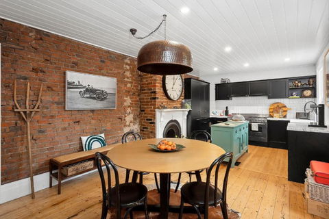 Gable House Geelong - Palm Beach Accommodation 3