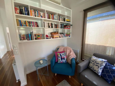 GALWAY COTTAGE - Palm Beach Accommodation 2