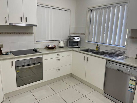 Georgina Townhouse - Palm Beach Accommodation 2