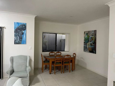 Georgina Townhouse - Palm Beach Accommodation 3