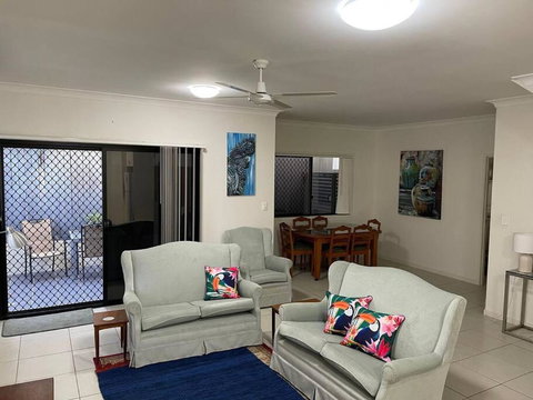 Georgina Townhouse - Palm Beach Accommodation 4