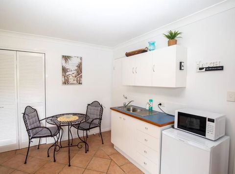 GORGEOUS STUDIO + 100M TO BEACH + POOL - Palm Beach Accommodation 2