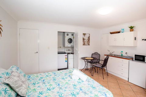 GORGEOUS STUDIO + 100M TO BEACH + POOL - Palm Beach Accommodation 4