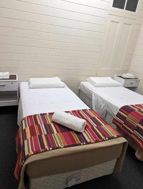 GRAND CENTRAL HOTEL PROSERPINE - Palm Beach Accommodation 4