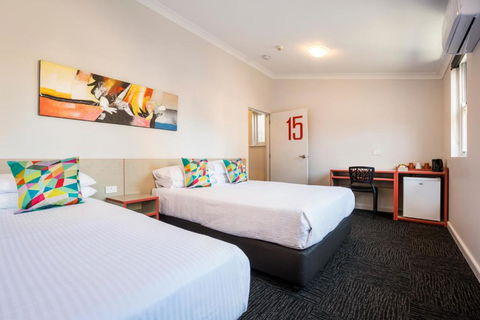 Granville Hotel - Palm Beach Accommodation 2