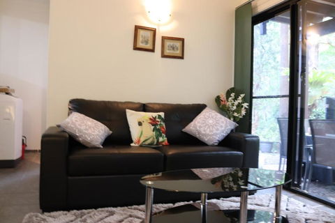 GREEN TREES CHALET Australia Zoo Close By - Palm Beach Accommodation 4