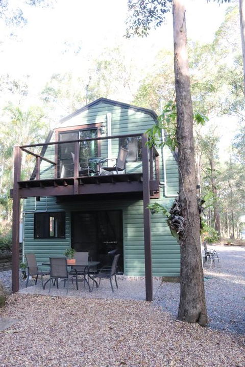 GREEN TREES CHALET Australia Zoo Close By - Palm Beach Accommodation 1
