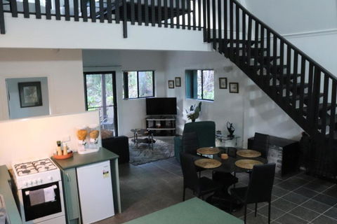 GREEN TREES CHALET Australia Zoo Close By - Palm Beach Accommodation 0