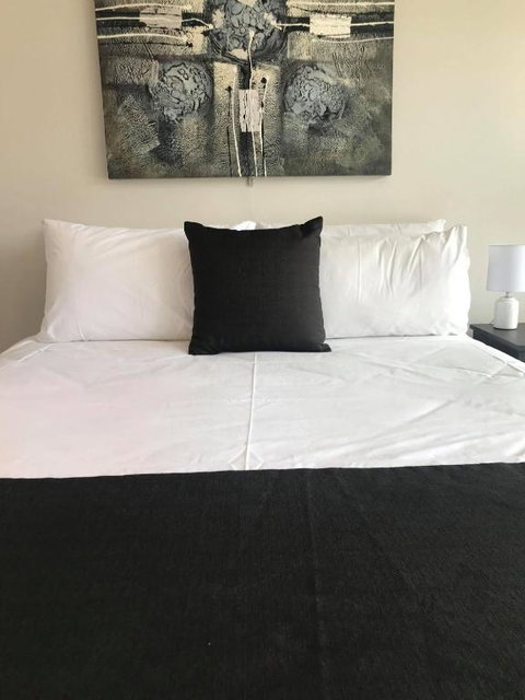Guiding Star Motel & Hotel - Palm Beach Accommodation 2