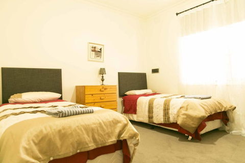 Hawthorn Holiday House - Palm Beach Accommodation 3