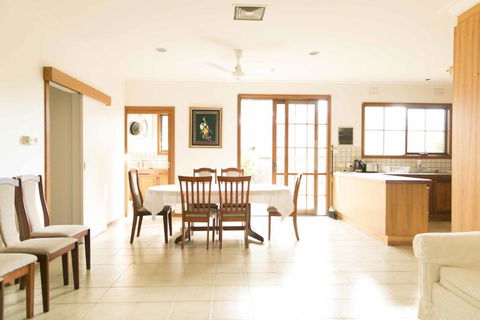 Hawthorn Holiday House - Palm Beach Accommodation 0