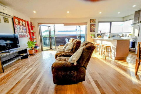 Hideaway By The Bay - Palm Beach Accommodation 2