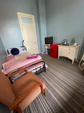 HISTORIC STAR LODGE And STATION MASTERS HOUSE NARRANDERA - Palm Beach Accommodation 2