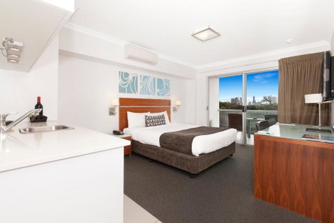 Hotel Chino - Palm Beach Accommodation 0