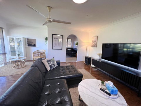 Humble & Homely - Palm Beach Accommodation 0