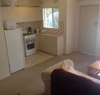 Affordable comfortable Inglewood apartmentPool - Palm Beach Accommodation