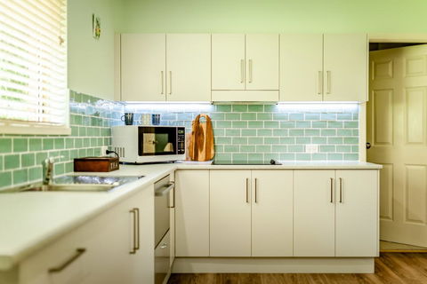 Alarks Nest Bed And Breakfast - Palm Beach Accommodation 3