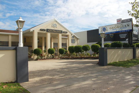 Albury Georgian Motel & Suites - Palm Beach Accommodation 2