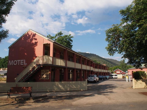 Alpine Hotel Bright - Palm Beach Accommodation 0