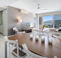 Amazing Ocean views Pool Award winning location Airlie Beach - Palm Beach Accommodation