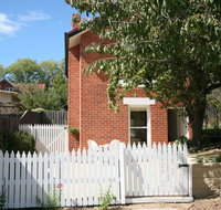 Annies Garden Cottage - Palm Beach Accommodation