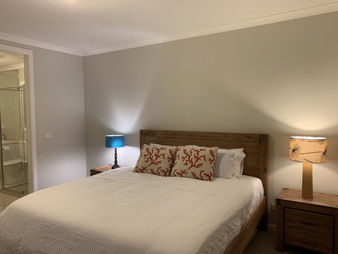 Apple House Truganina - Palm Beach Accommodation 3