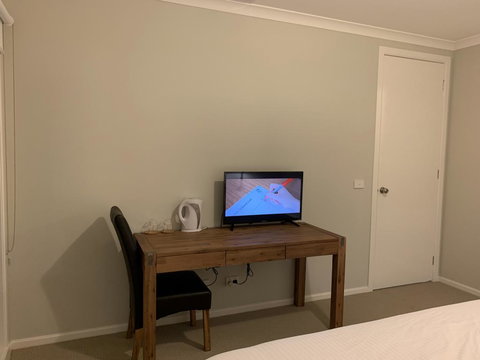 Apple House Truganina - Palm Beach Accommodation 2