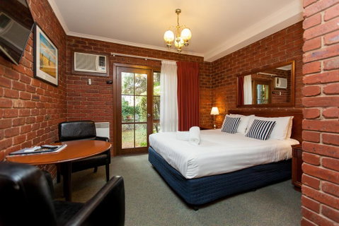 Armour Motor Inn - Palm Beach Accommodation 3