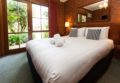 Armour Motor Inn - Palm Beach Accommodation 1