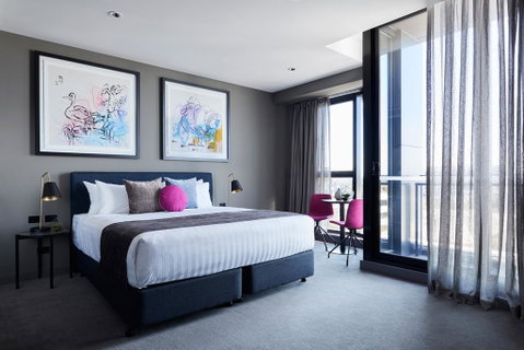 Art Series - The Chen - Palm Beach Accommodation 2