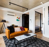 Artsy Apartment CBD City Views and Balcony - Palm Beach Accommodation