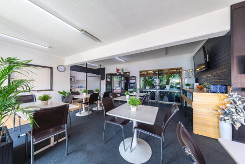 Ascot Budget Inn & Residences - Palm Beach Accommodation 3