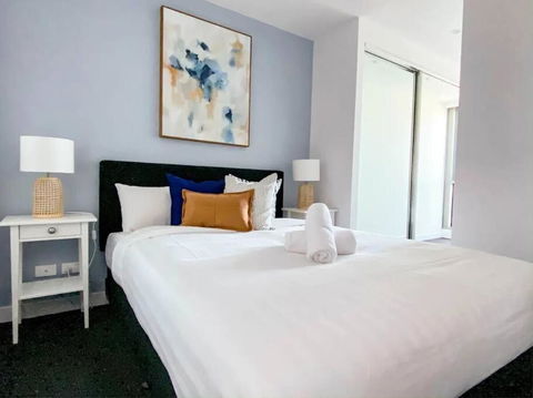 MA4004-1 BR, Lvl 40 Stylish Marco High Rise Home - Palm Beach Accommodation 1