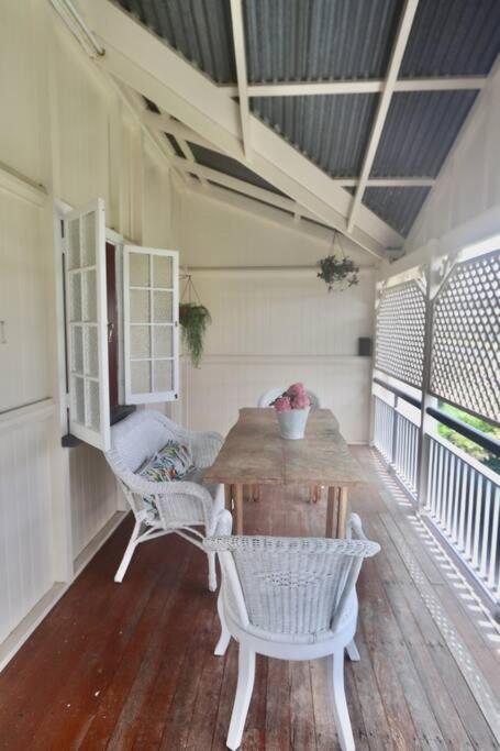 MAGNOLIA HOUSE ON THE CREEK - STANTHORPE - Palm Beach Accommodation 2