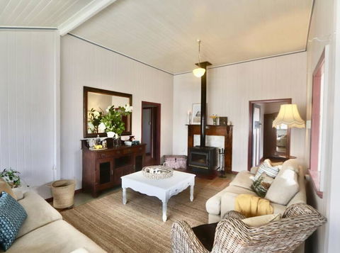 MAGNOLIA HOUSE ON THE CREEK - STANTHORPE - Palm Beach Accommodation 1