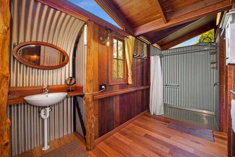 MANGO LODGE River Heads - Palm Beach Accommodation 3