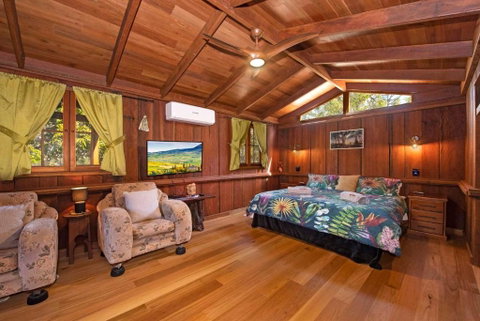 MANGO LODGE River Heads - Palm Beach Accommodation 1