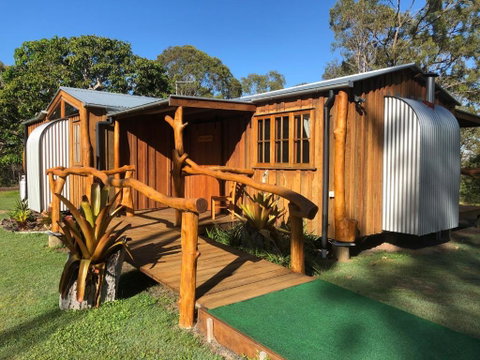 MANGO LODGE River Heads - Palm Beach Accommodation 0