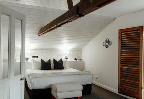 MARYBANK ESTATE - BARN LOFT - Palm Beach Accommodation 1