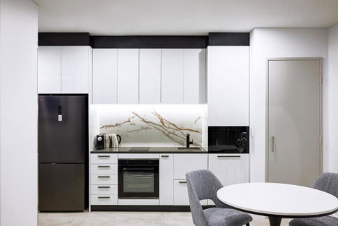 Meriton Suites Liverpool - Palm Beach Accommodation 2