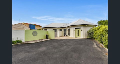Merlot Verdelho Townhouses - Palm Beach Accommodation 1