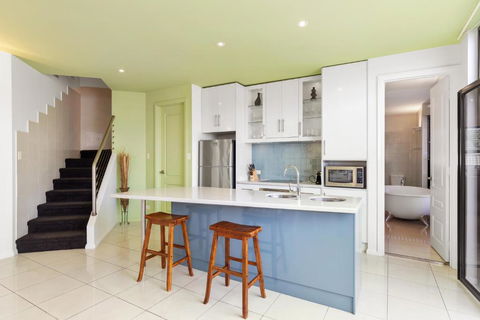 Merlot Verdelho Townhouses - Palm Beach Accommodation 2