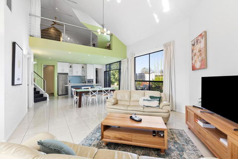 Merlot Verdelho Townhouses - Palm Beach Accommodation 0