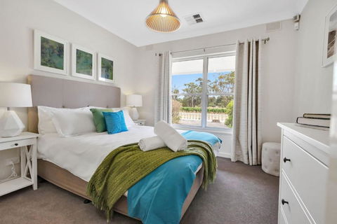 Mid Century 4 Bedroom Getaway In Barossa Vineyard - Palm Beach Accommodation 1