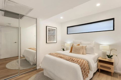 Modern Luxury Gabba Apartment - Palm Beach Accommodation 1